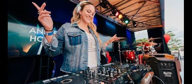 ANDREA HOYOS ES LA ÚNICA DJ CRISTIANA EN EL MUNDO