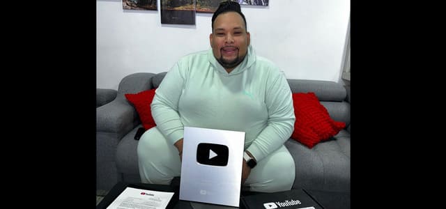 EL GORDITO LATINO TODO UN HITO COMO DJ SALSERO A GANAR SU PRIMERA PLACA DE YOUTUBE