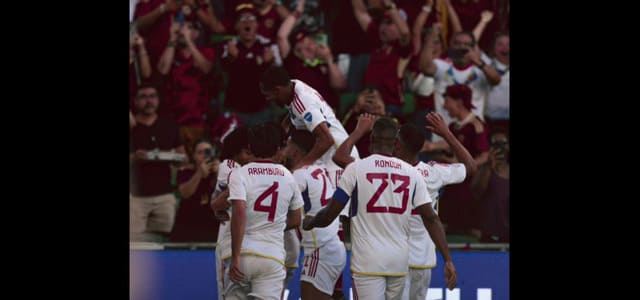 LA VINOTINTO CELEBRÓ SU TRIUNFO AL RITMO DE LUCK RA